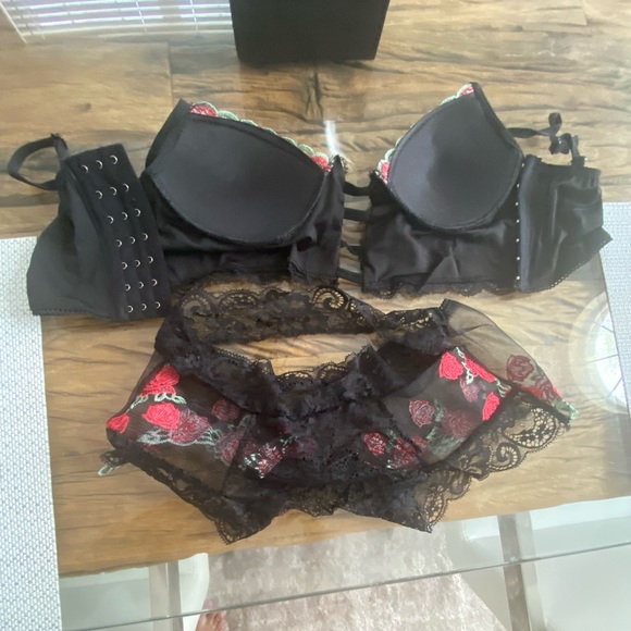 2pc Black & Red Floral Lace Bra & Panties Lingerie Set (M) - Picture 5 of 7